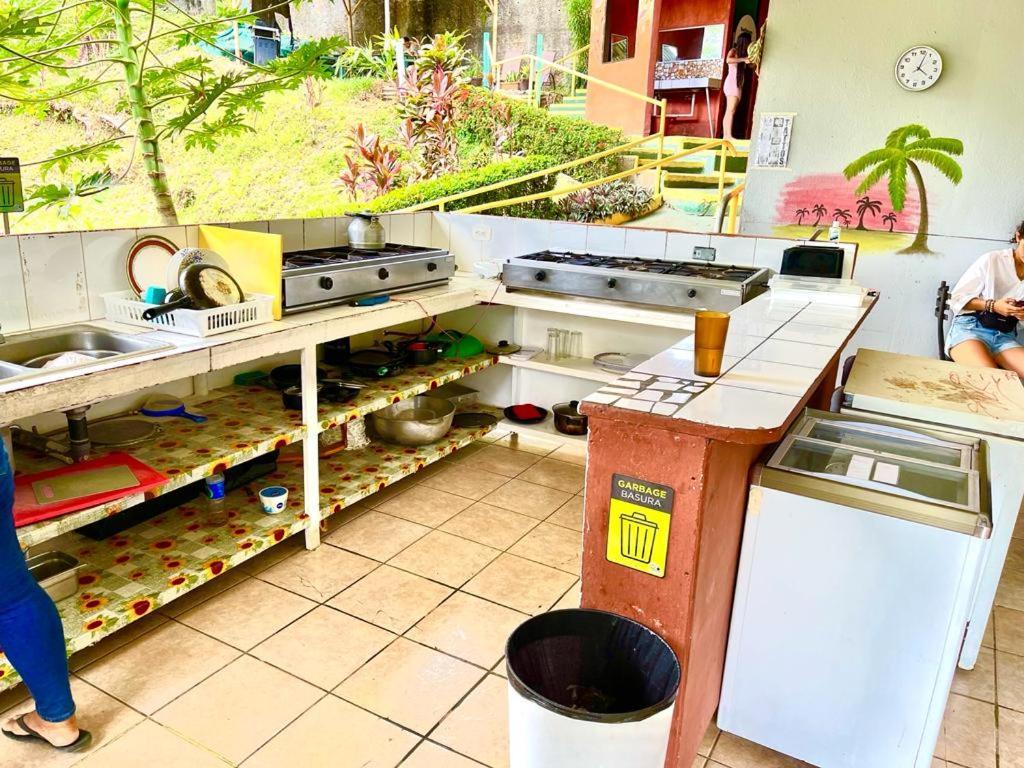 New Hostel Manuel Antonio, Meet New People Exterior foto